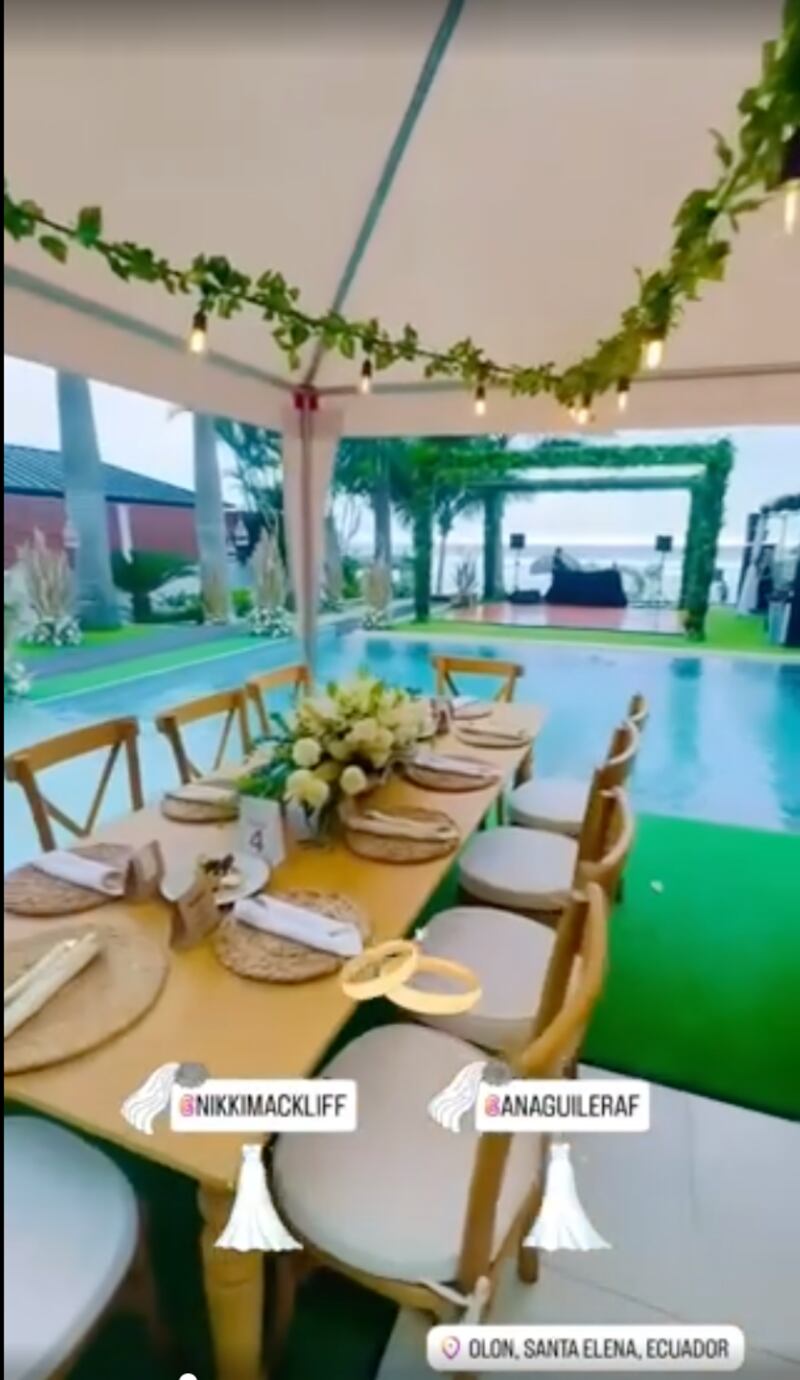 Las fotos inéditas de la boda de la MasterChef Nikki Mackliff con su novia en la playa
