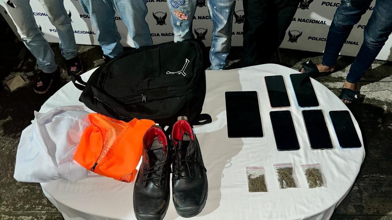Recuperan cosas robados tras detención de sospechosos de violento asalto en Tumbaco, Quito