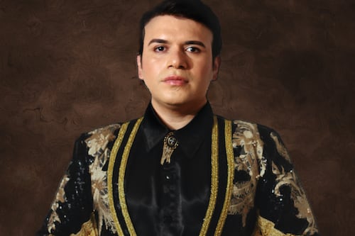 El mejor imitador de Juan Gabriel llega a Guayaquil: Un homenaje sinfónico para mamá
