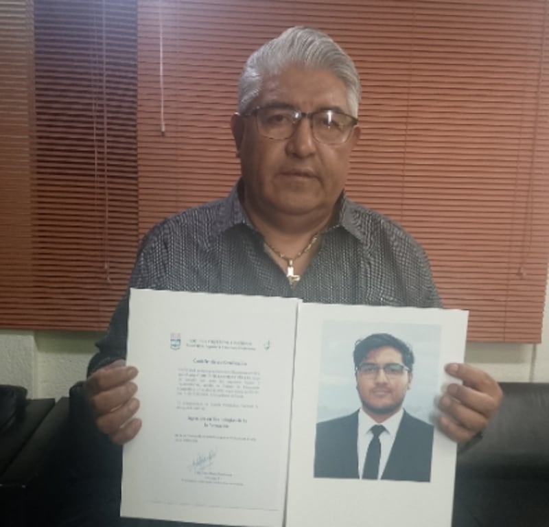 Entregan título post mortem a Rony García en Quito; murió tras ser embestido por un bus cuando ingresaba a su casa
