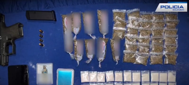 Con armas y droga detienen a alias “Chow” y “Negro Bruno” integrantes de “Los Choneros” en Santa Elena - Fuente: Policía Nacional