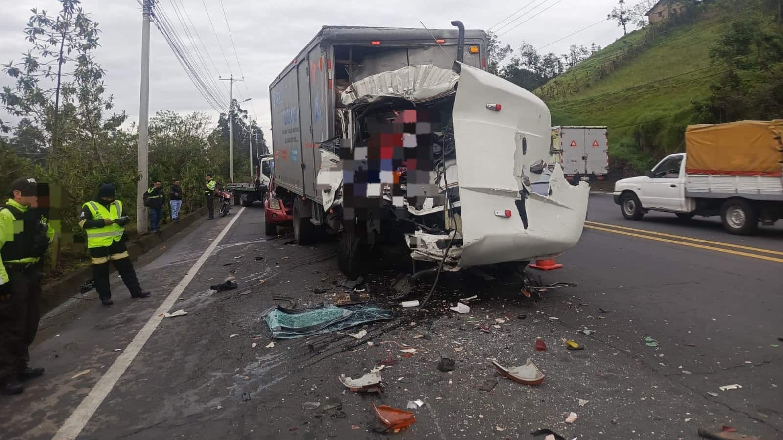 Choque múltiple deja un fallecido y varios heridos en el sector del Obelisco de Alóag, en Mejía