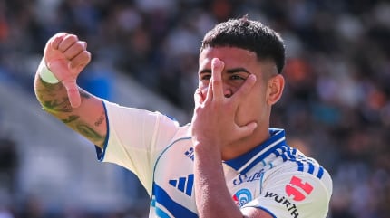 Kendry Páez celebra su primer gol en el fútbol europeo con el Racing de Estrasburgo.