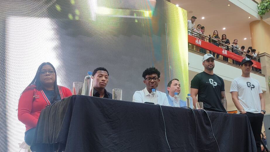 Gonzalo Plata presentó su nueva línea de ropa en Guayaquil