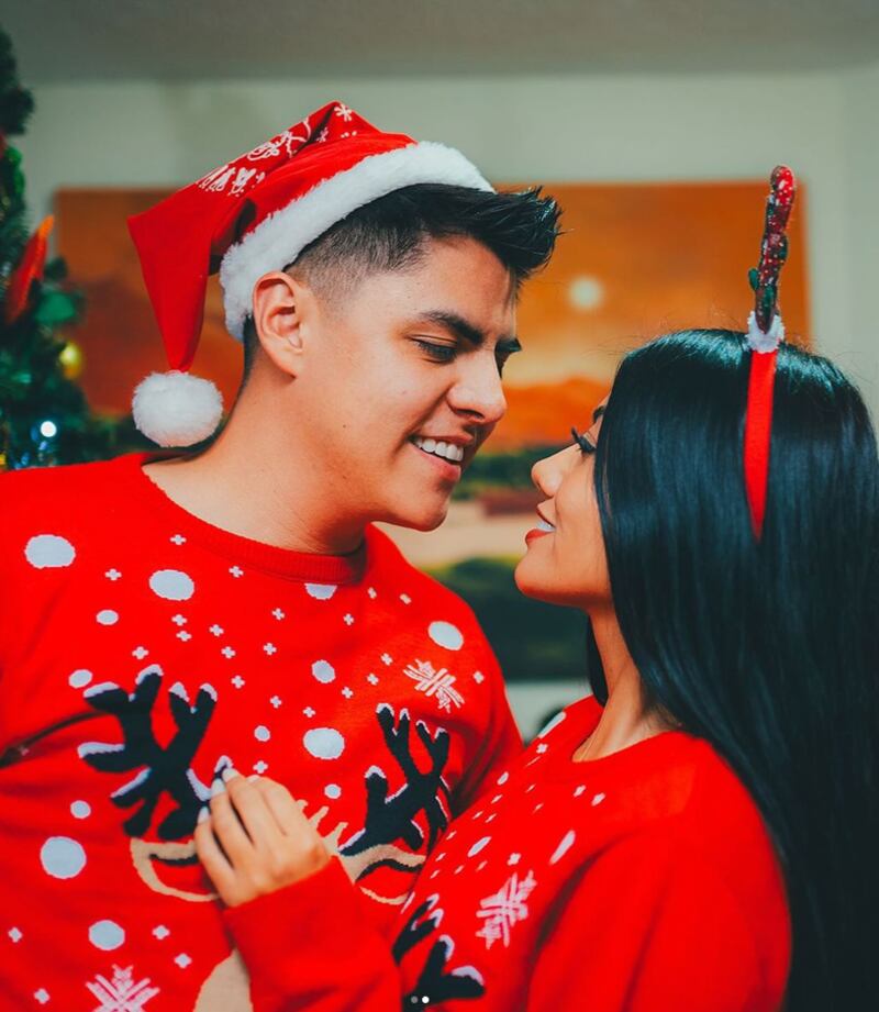 Kike Jav y su novia en Navidad