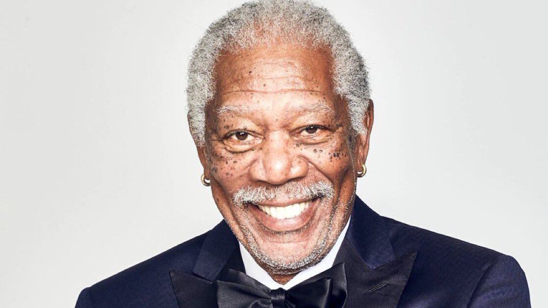 La razón por la que Morgan Freeman usa aretes de oro