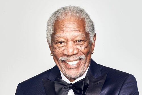 La razón por la que Morgan Freeman usa aretes de oro