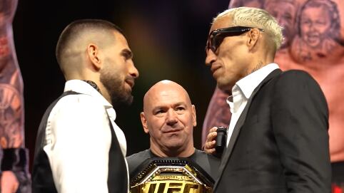 Ilia Topuria vs Charles Oliveira.