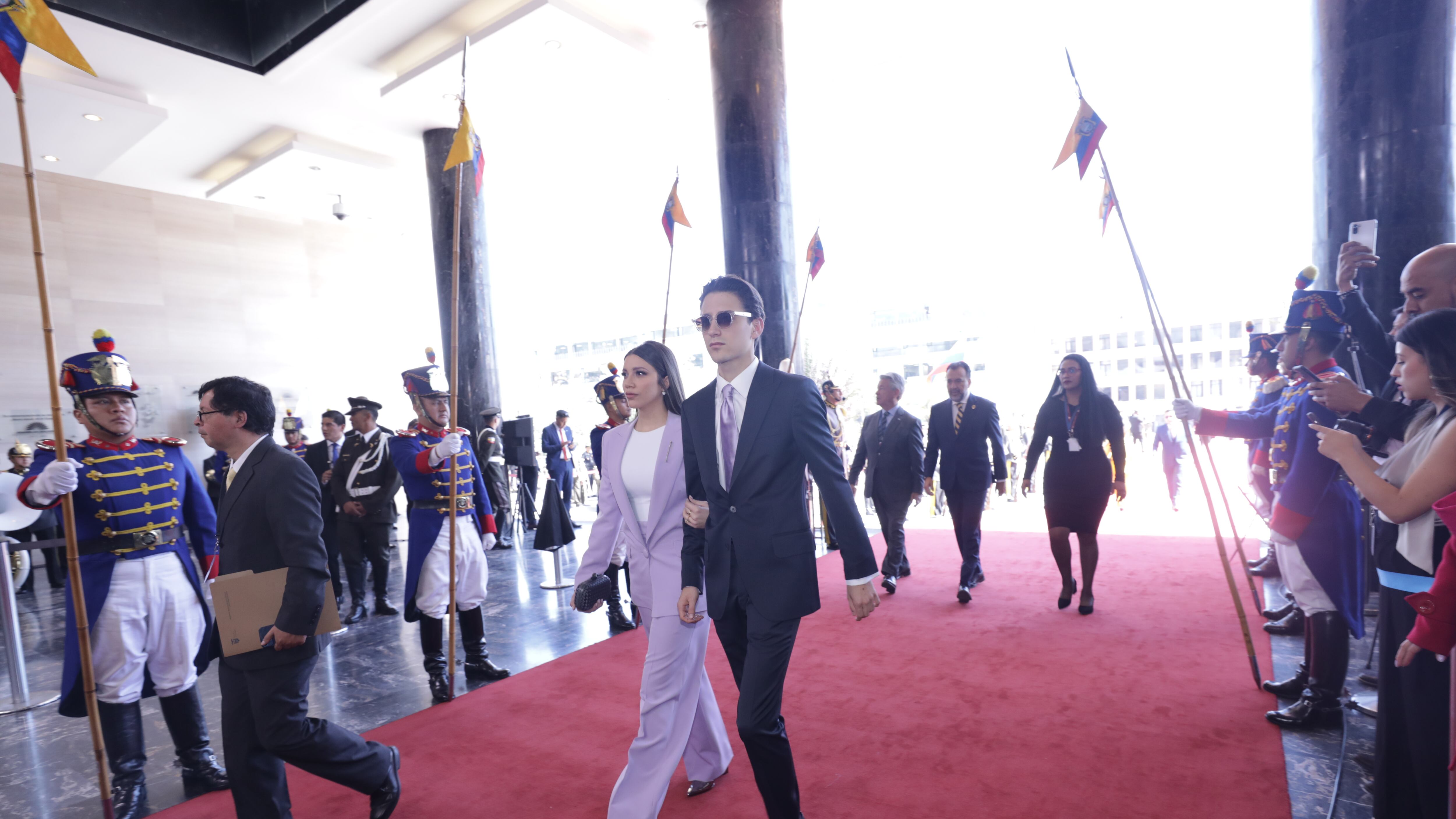 Naíza y Santiago Noboa llegando a la posesión presidencial de Daniel Noboa