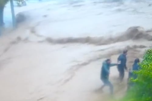 VIDEO: Rescatan a estudiantes segundos antes del derrumbe de una escuela en Irak