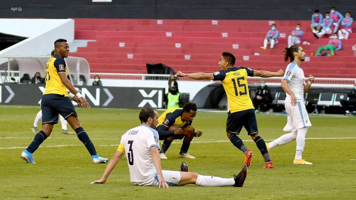 Ángel Mena y Michael Estrada con Ecuador La Tri ante Uruguay
