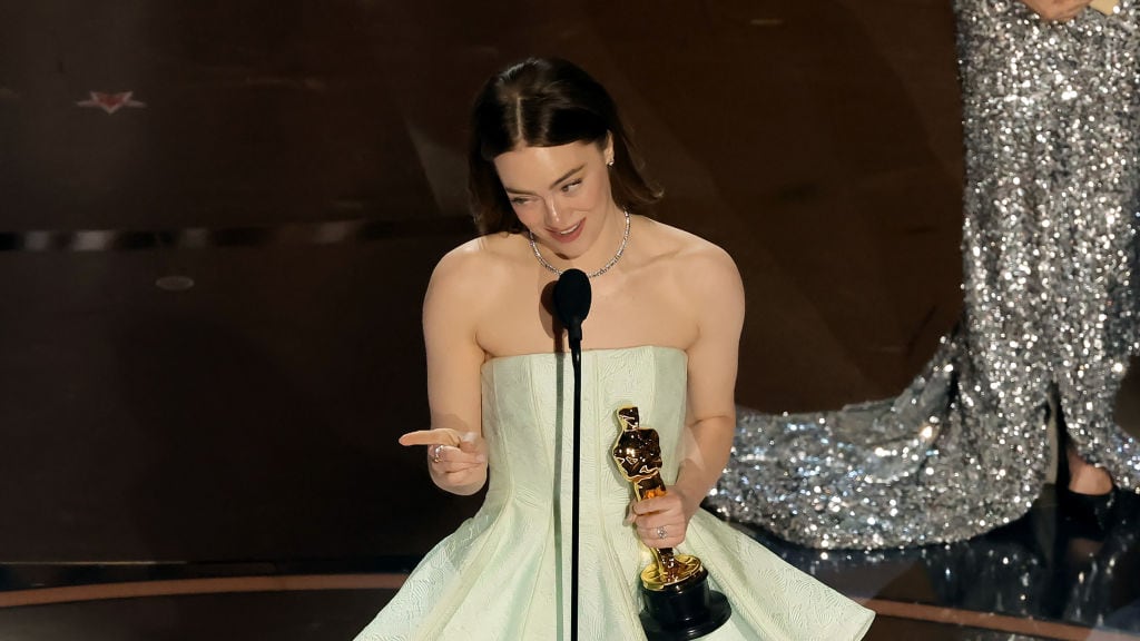 Emma Stone tuvo un 'vergonzoso' fallo de vestuario al recibir el Oscar por Mejor Actriz pero lo solucionó de la mejor manera.