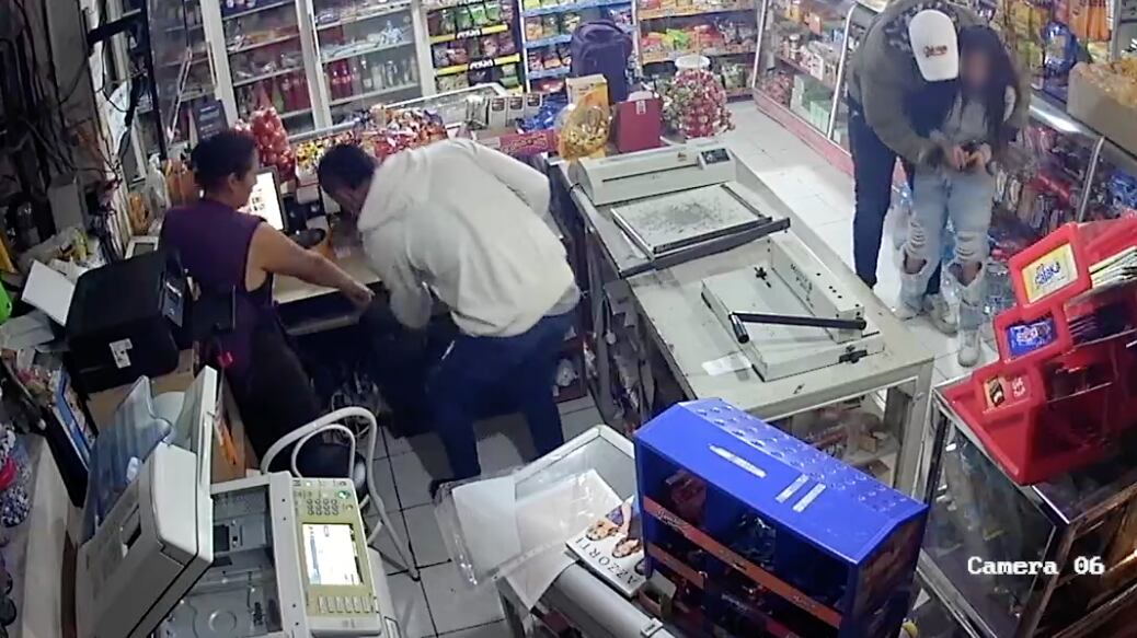 VIDEO: delincuentes robaron cerca de UDS 1 500 de un local en el norte de Quito.