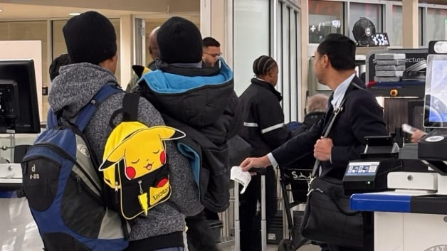 Juez ordenó liberar a Liam y a su padre detenidos por ICE en EE. UU.