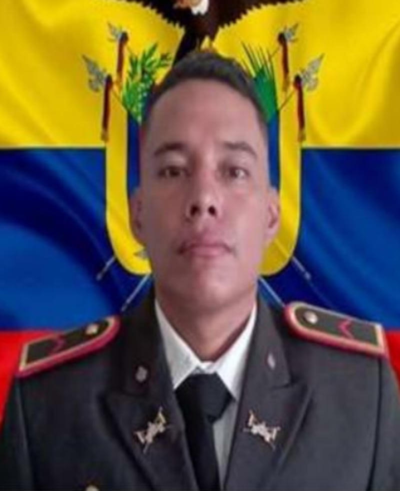 cabos de Infantería y Caballería Blindada: Víctor Adrián Vera Minga