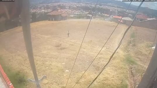 Mujer provoca incendio en Cuenca