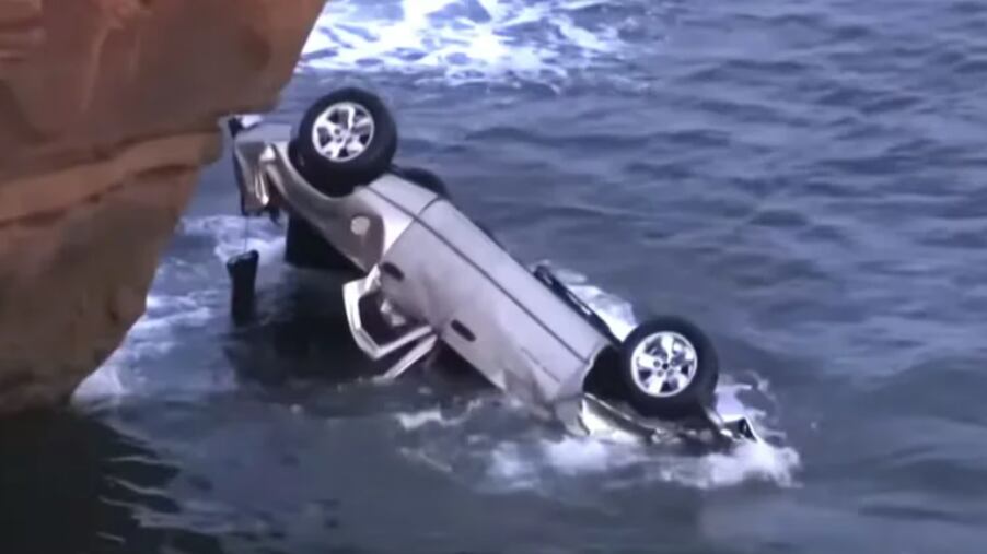 Padre intentó asesinar a sus hijas gemelas y acabar con su vida tirándose por un barranco como venganza hacia su esposa