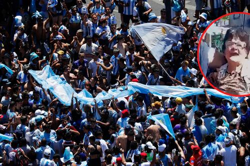 ¡Se descontroló la abuela! Anciana salió a hacer topless porque Argentina ganó el Mundial