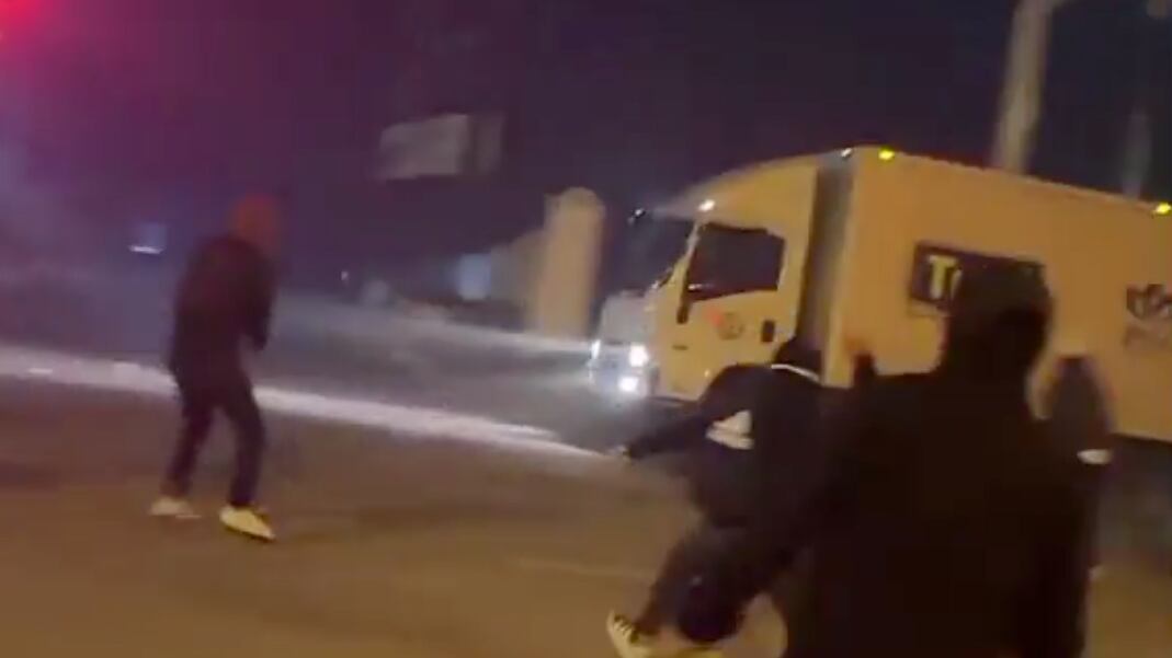 Actualización: varias vías del Ecuador cerradas por manifestaciones y deslizamientos de tierra