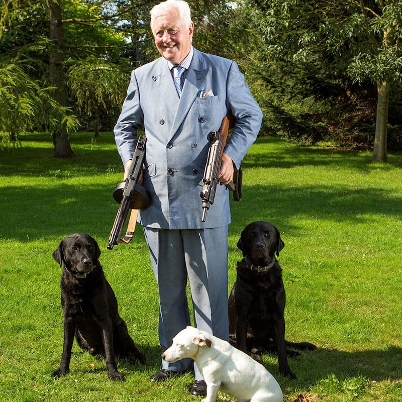 El aristócrata británico de 79 años Sir Benjamin Slade ha reavivado una polémica búsqueda