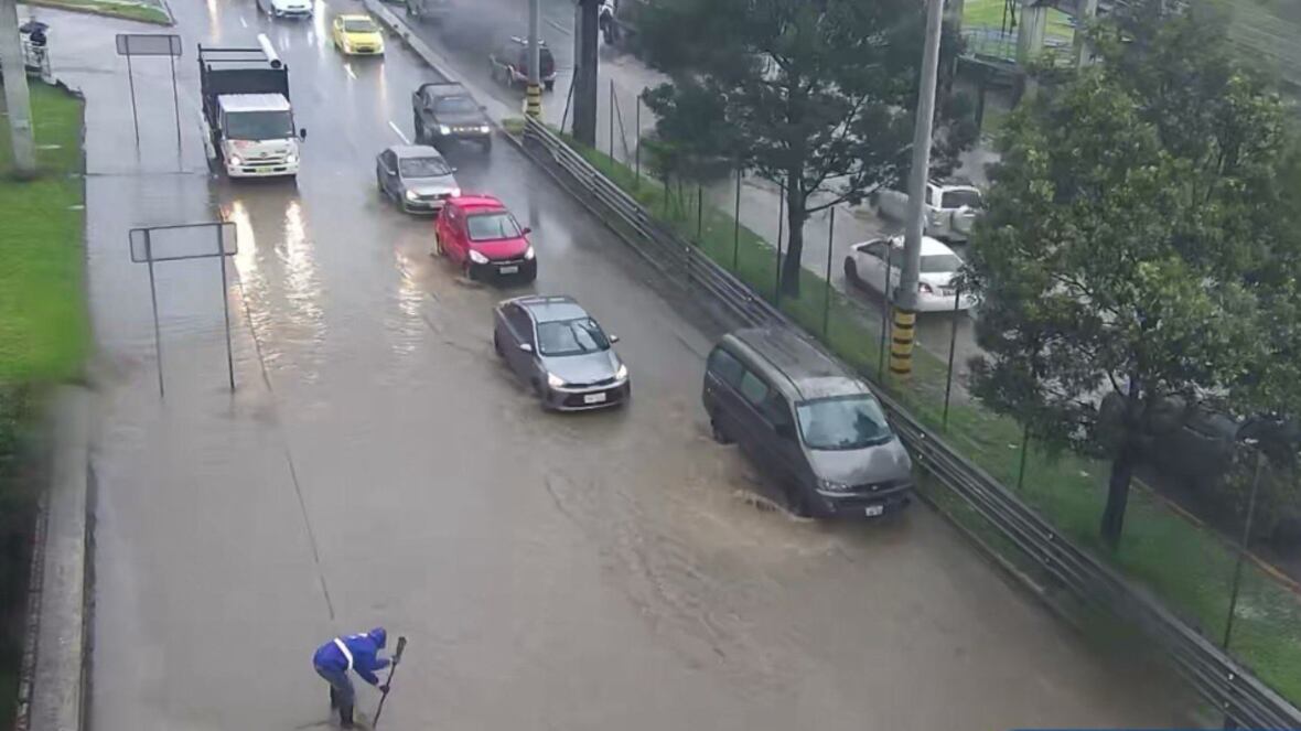 Calles inundadas en Cuenca debido a las fuertes lluvias