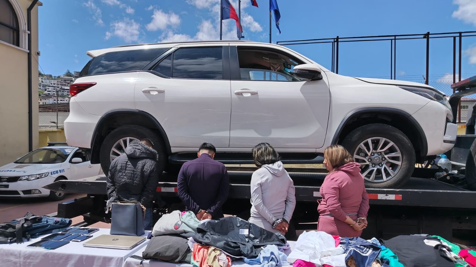 Se robaron un vehículo y usaron el mismo para secuestrar a personas que llegaban de Estados Unidos, en Quito