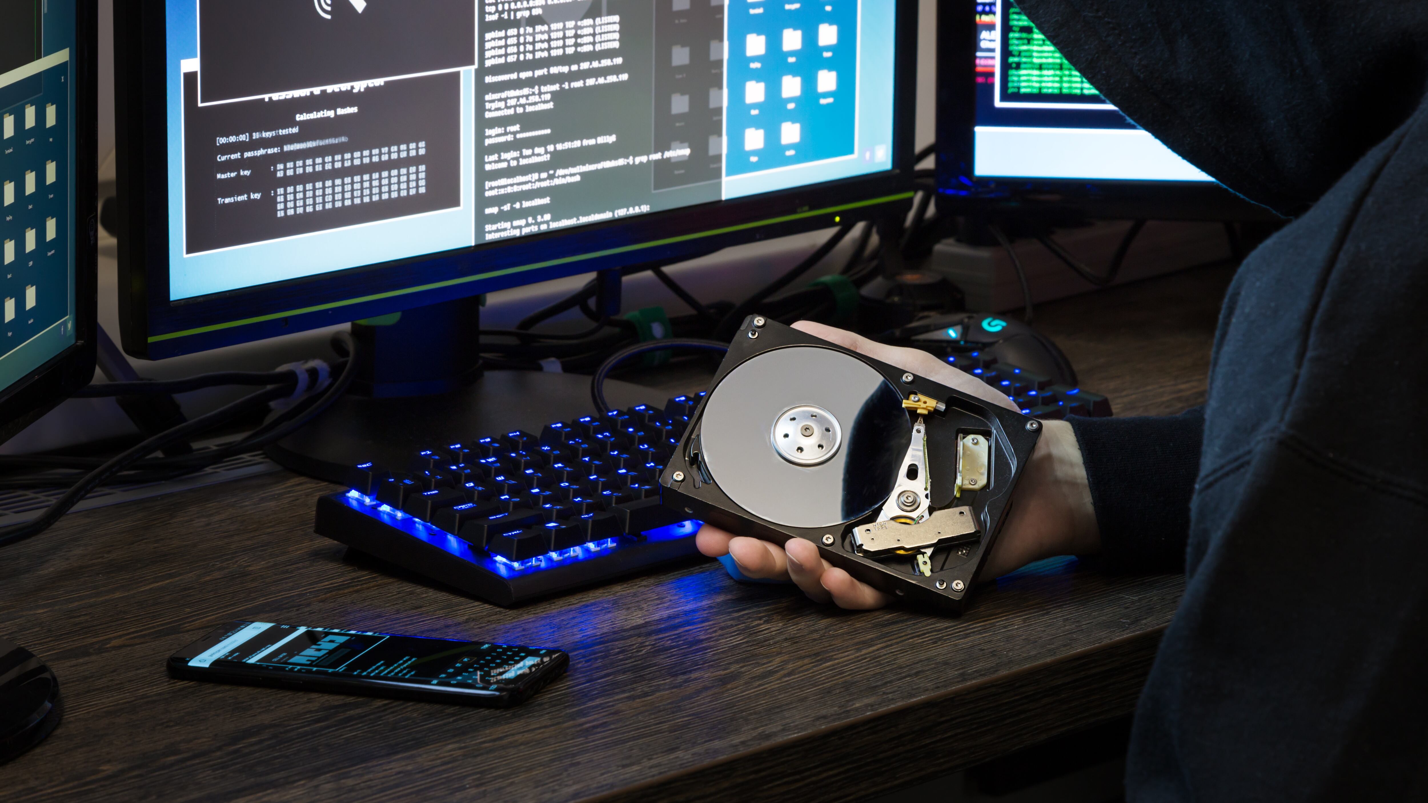 Robo de datos, unos de los riesgos de utilizar plataformas digitales ilegales o "piratas"