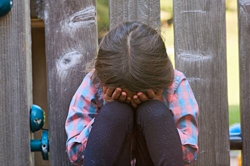 ¡Madre sin piedad! Detienen a mujer por asesinar a su hija y abandonar el cuerpo en una maleta