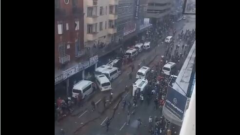 Explota una calle en Johannesburgo