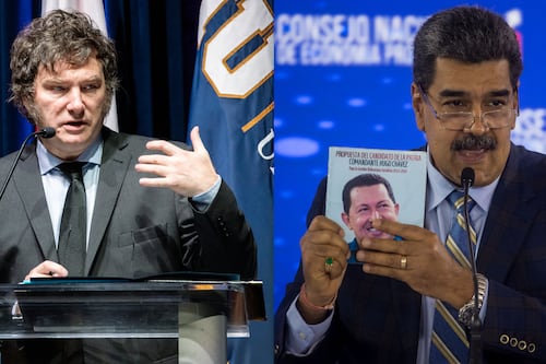 “Ojalá el espíritu de Maradona te salga en la noche”: Maduro se va contra Milei por salida del aire de Telesur
