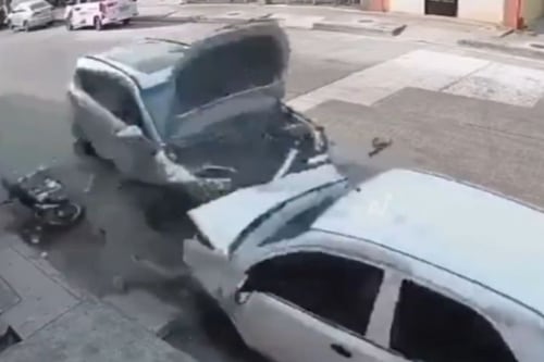 Lo asaltaron y para vengase los atropella; ambos ladrones murieron