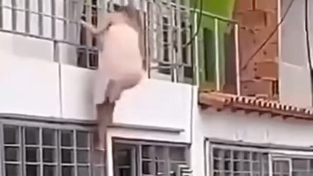 VIDEO: Mujer descubre infidelidad y la amante intenta escapar por el balcón del segundo piso