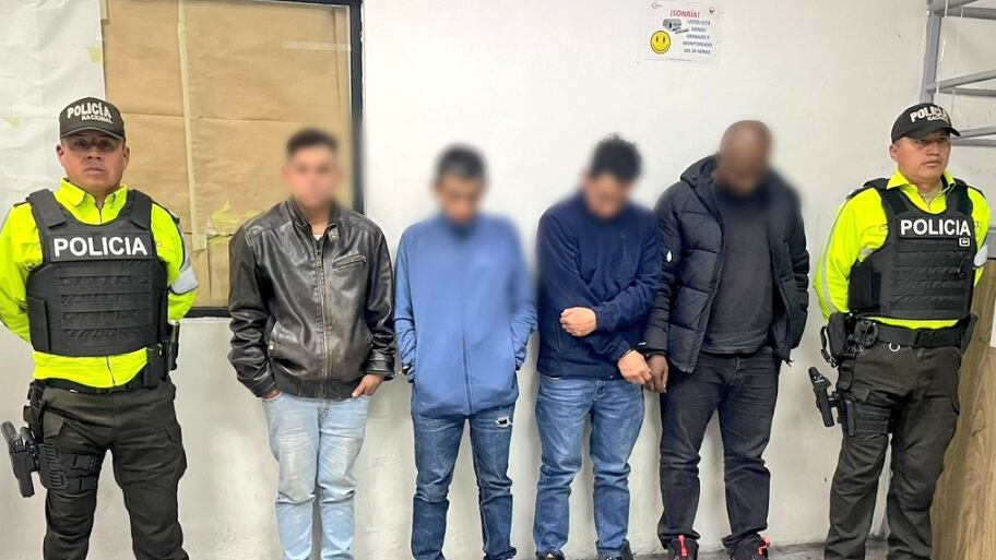 Banda de delincuentes fue detenida en las afueras de la estación La Alameda del Metro de Quito