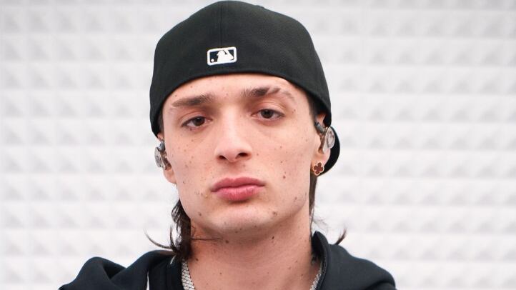 Peso Pluma recibe hate por su infidelidad