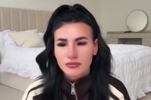 Influencer famosa fingió tener cáncer para recibir donaciones y ahora ofrece disculpas tras polémica