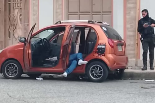 Hallan sin vida al exfutbolista de Emelec, Carlos Kaiser Ribadeneira, dentro de su vehículo al sur de Guayaquil