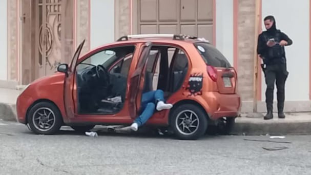 Hallan sin vida al exfutbolista de Emelec, Carlos Kaiser Ribadeneira, dentro de su vehículo al sur de Guayaquil - Fuente: Cortesía