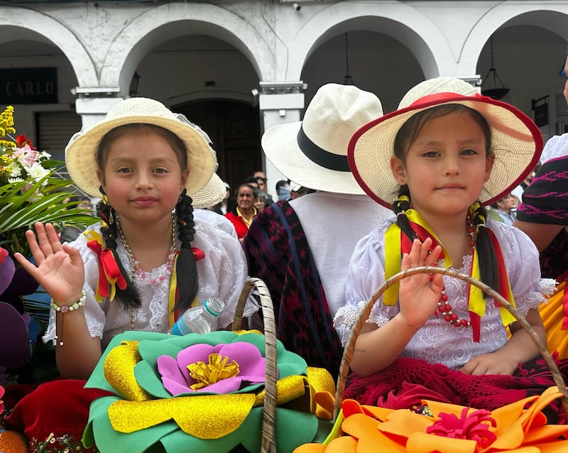 Estudiantes de distintas instituciones recorrerán el Centro Histórico de Cuenca en el desfile “Guardianes del Futuro”.