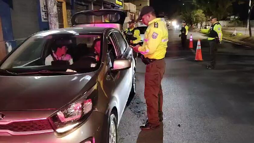 Policía ejecutó un operativo de control durante los apagones decretados por el Gobierno Nacional en el norte de Quito