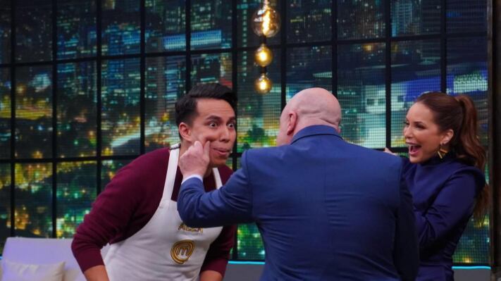 Jorge Rausch le dio un cachetito a Álex Vizuete en la segunda temporada de MasterChef Celebrity Ecuador