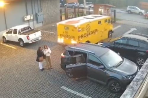 Chile: camión blindado aplastó a dos mujeres mientras daba marcha atrás en centro comercial