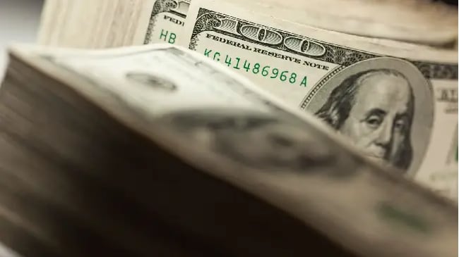 Exfuncionario del Registro Civil cobró personalmente más de USD 21.000 en emisión de pasaportes