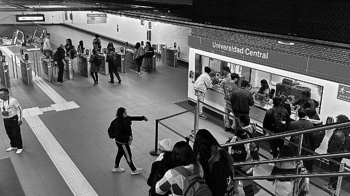 Adolescente falleció al ingresar a estación del Metro de Quito tras sufrir una sufrir una descompensación médica.