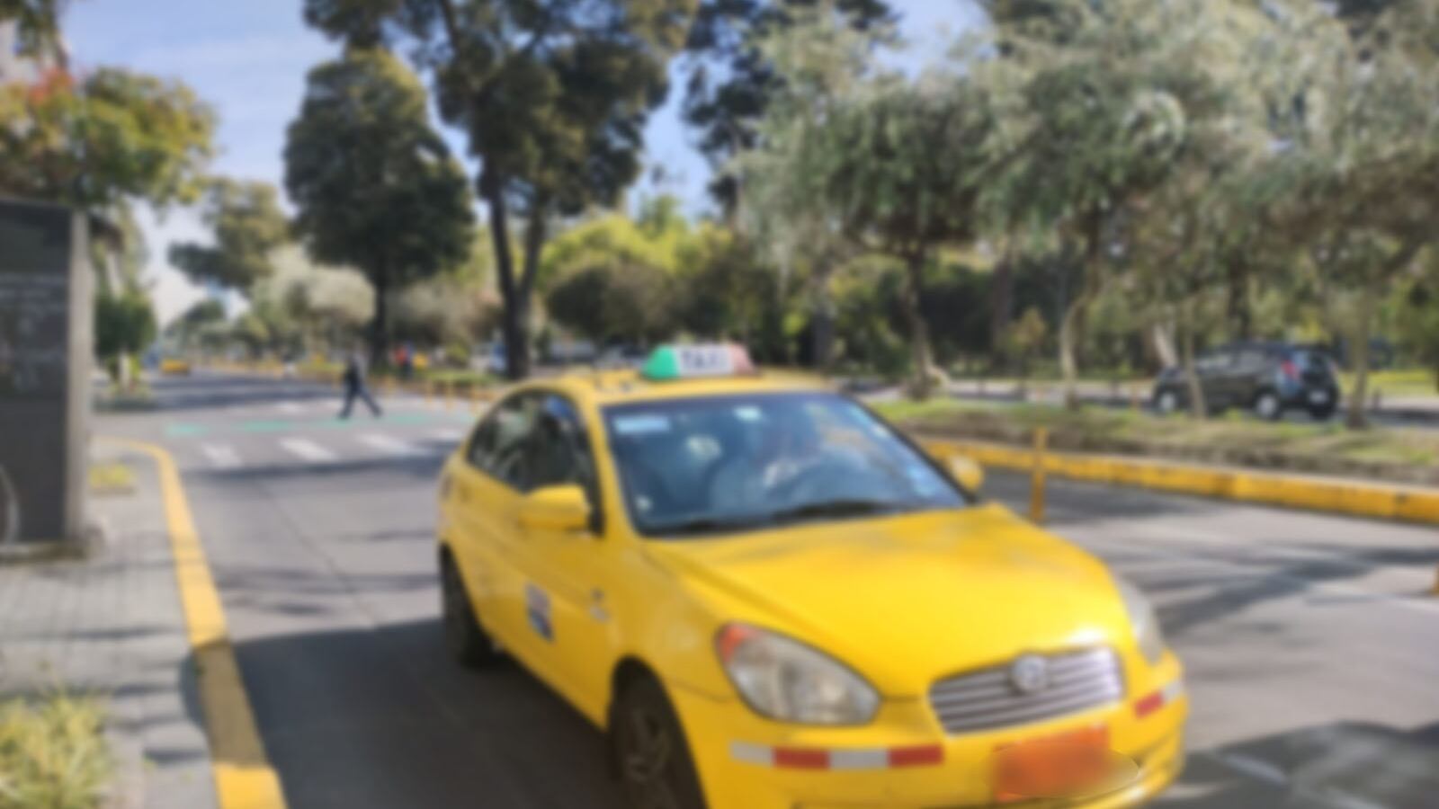 Delincuente intentó robarle a mordiscos a un taxista en el sur de Quito.
