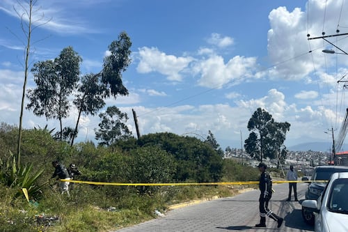 Hallan sin vida a un hombre de 36 años dentro de su auto en el norte de Quito