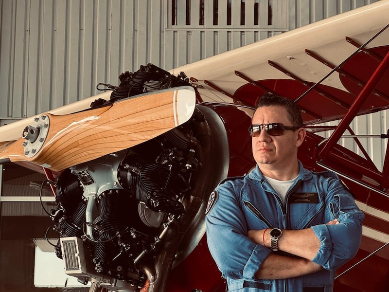 Juan Fernando Salinas, piloto comercial e ingeniero aeroespacial, se convertirá en el primer ecuatoriano en viajar al espacio en el primer trimestre de 2026