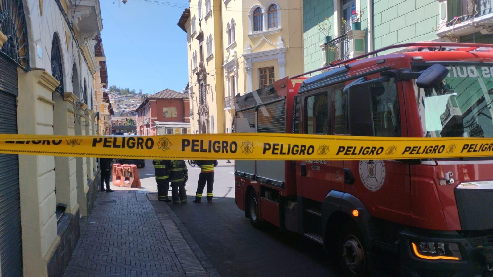 Evacúan casa de salud y alrededores de Plaza del Teatro por amenaza de bomba