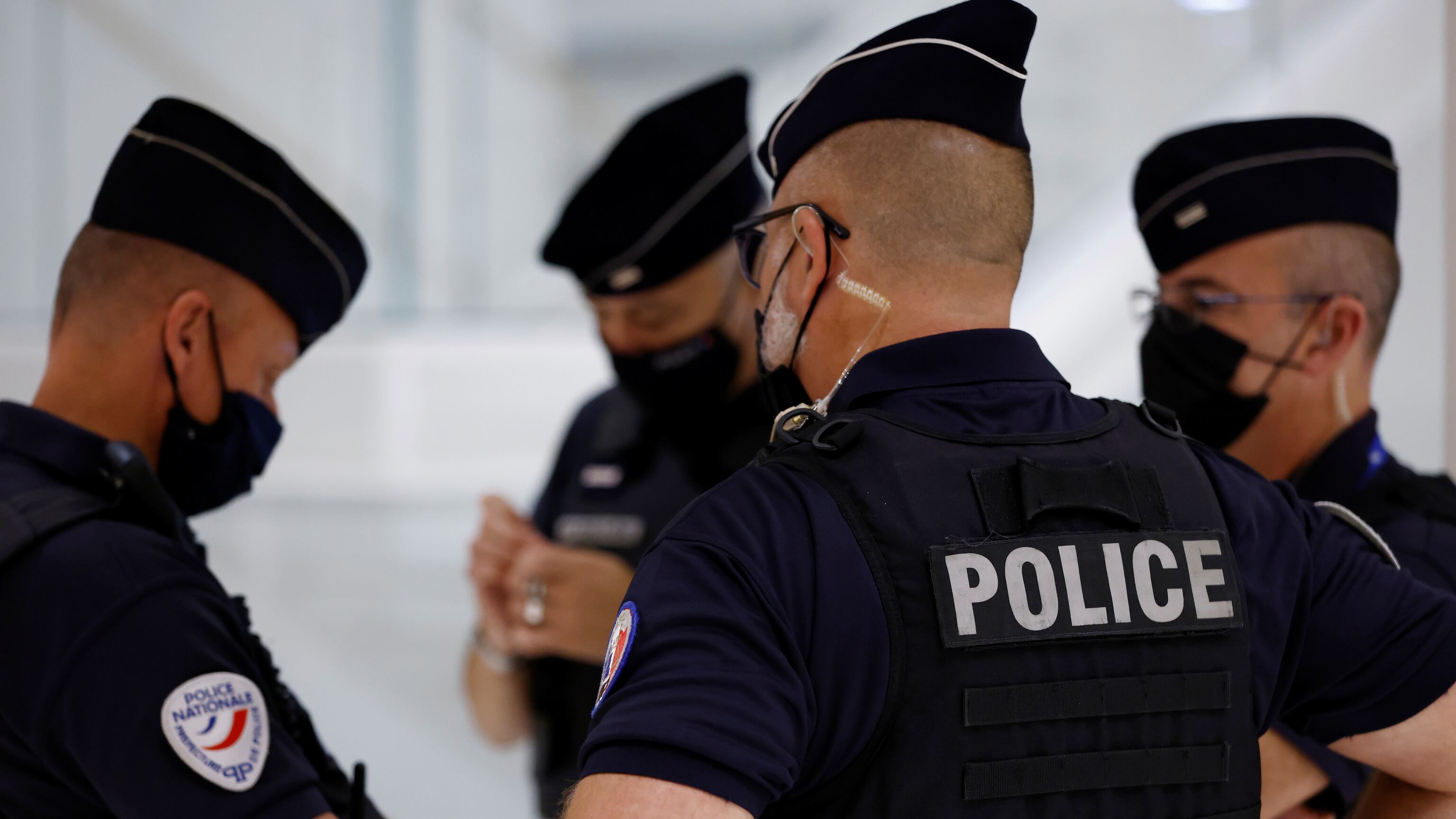 ecuatoriano agredido por la policía francesa