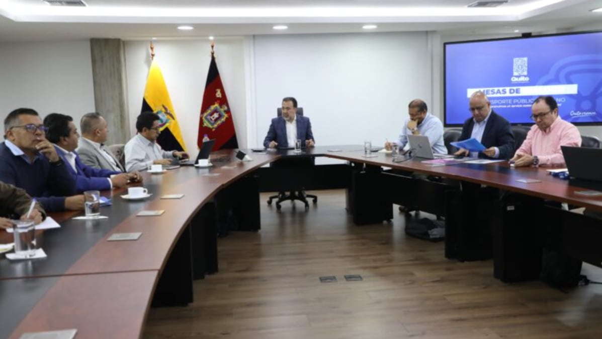 Municipio instala mesas técnicas para mejorar el transporte público en Quito