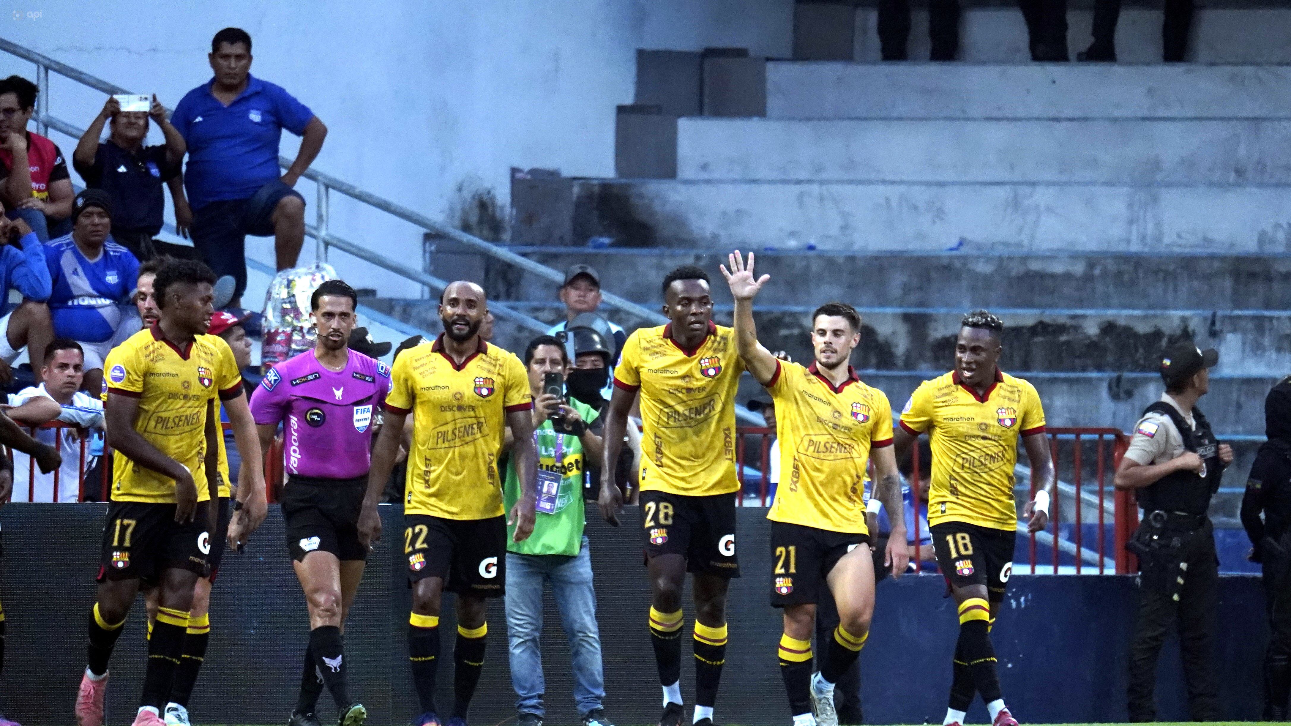 Barcelona SC festeja su gol ante Emelec